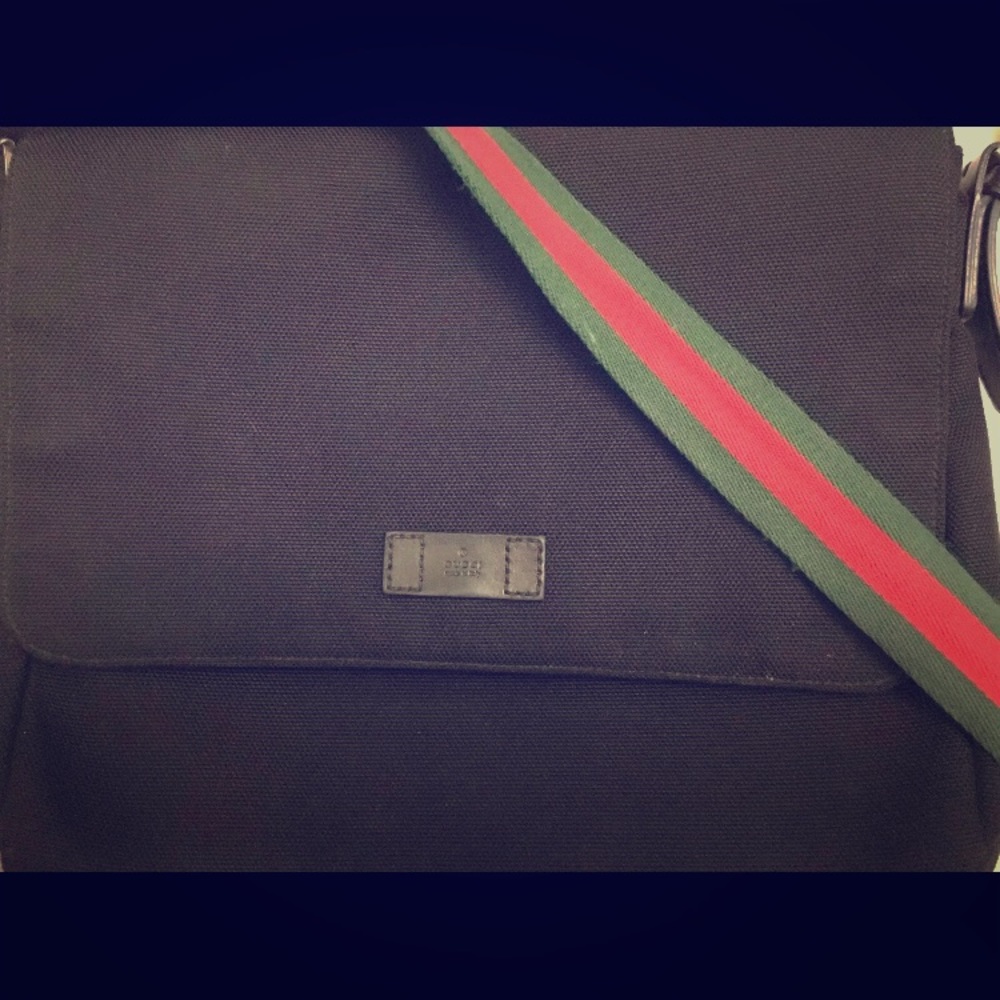 Gucci Bag messenger crossbody black, retail $996